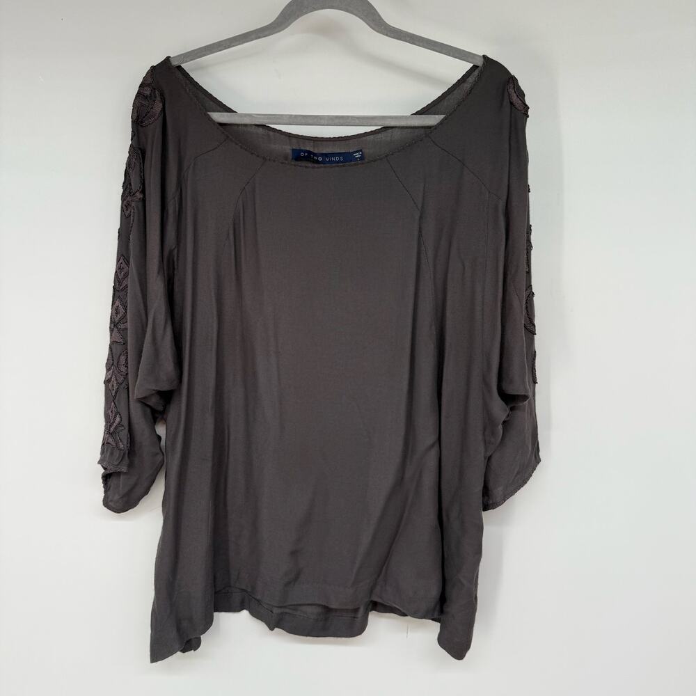 Of Two Minds Embroidered Sleeve Boat-Neck Top Women's Sze L Gray Coastal Grandma